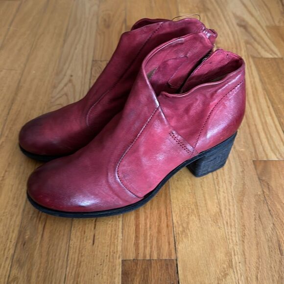A. S. 98 sz EU 39 US 8.5 red leather heeled boots side zip great pre owned cond - Picture 2 of 8